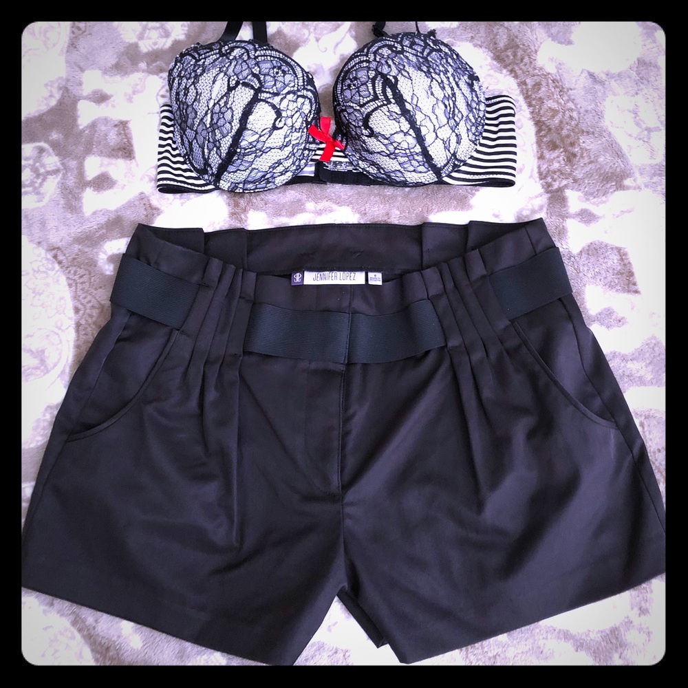 JLo dress shorts with belt size 8 new without tags